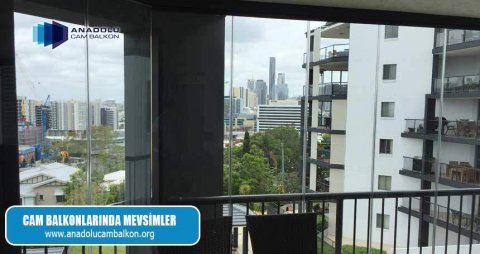 Cam Balkonlarında Mevsimler