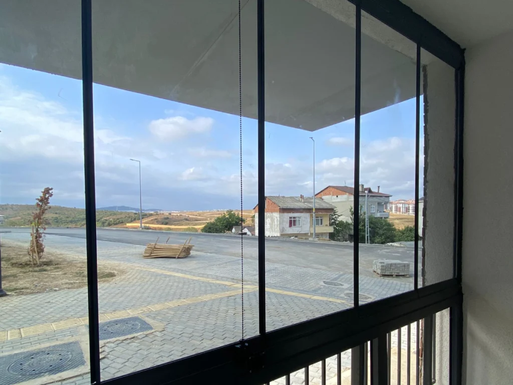 İstanbul katlanır cam balkon sistemi balkon kapatma uygulaması