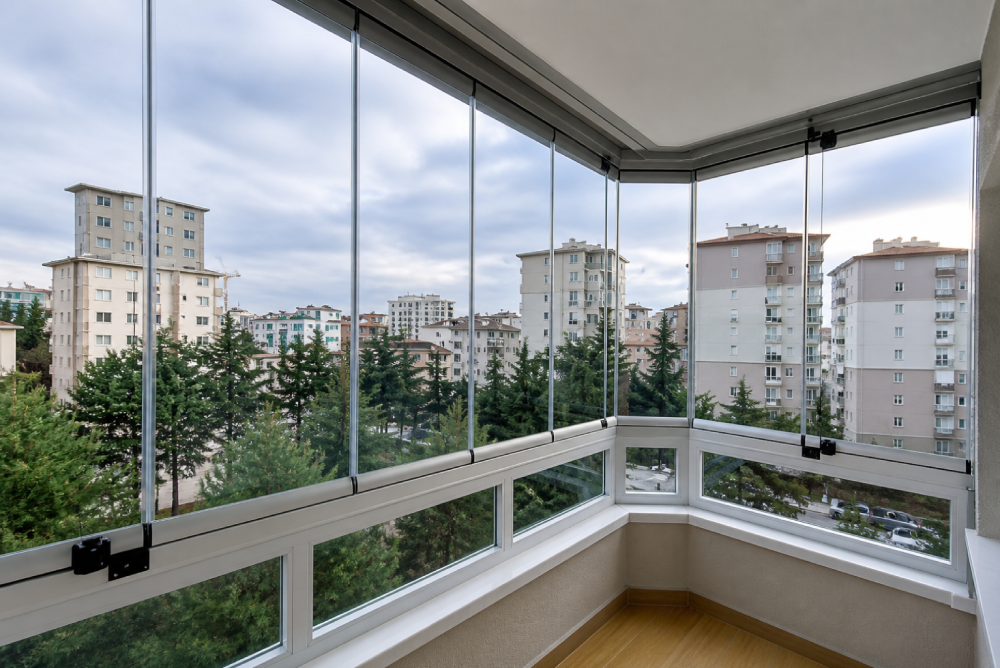 Şeffaf cam balkon montaj hizmeti